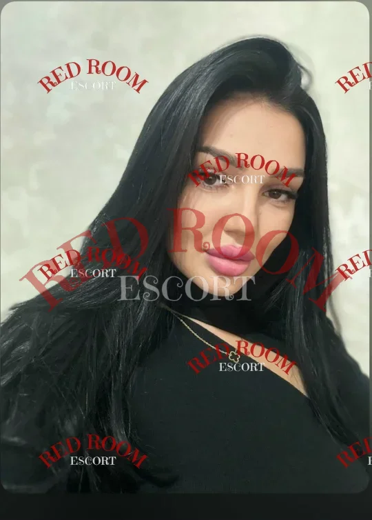 Эскортница Ясмин - грудь 1, рост 155 см, вес 54 кг, цвет волос Брюнетки