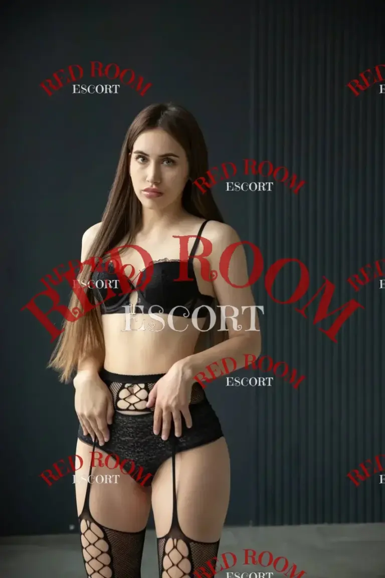 Эскортница Лола - грудь 2, рост 168 см, вес 52 кг, цвет волос Шатенки