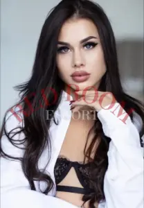 Эскортница Мариша - грудь 2, рост 170 см, вес 58 кг, цвет волос Шатенки