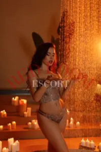 Эскортница Мариша - грудь 2, рост 170 см, вес 58 кг, цвет волос Шатенки
