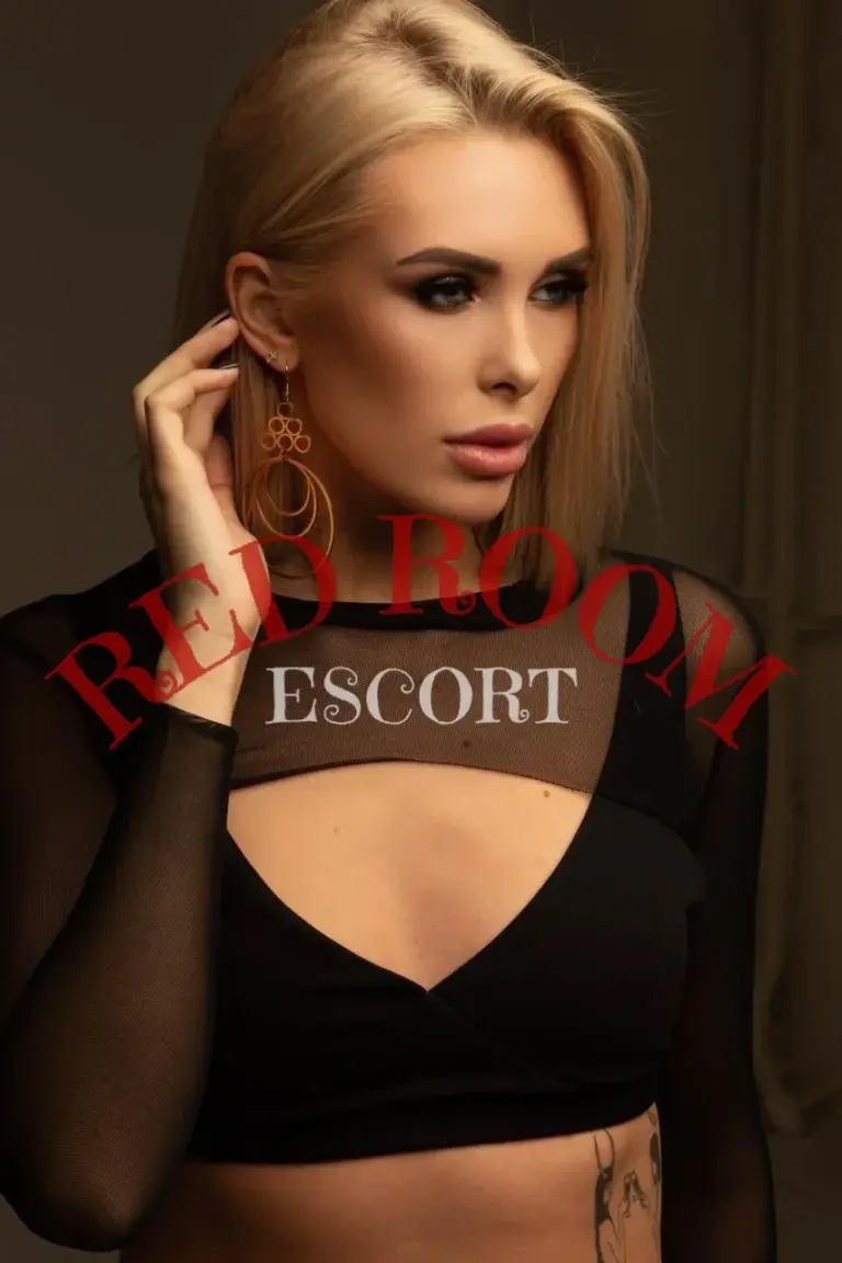 Эскортница Роза - грудь 1.5, рост 180 см, вес 71 кг, цвет волос Блондинки, этничность Европейская