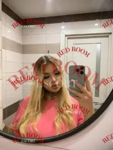 Эскортница Миранда - грудь 3, рост 168 см, вес 72 кг, цвет волос Брюнетки