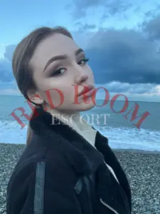Эскортница Регина - грудь 2, рост 170 см, вес 59 кг, цвет волос Русые