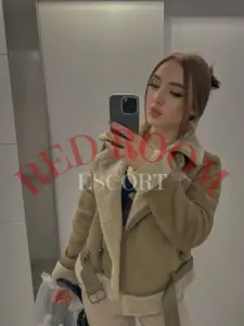 Эскортница Регина - грудь 2, рост 170 см, вес 59 кг, цвет волос Русые