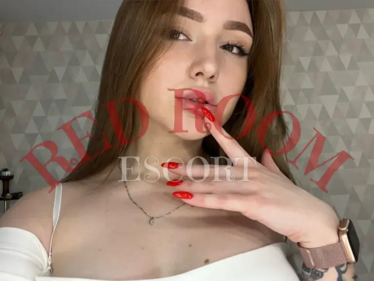 Эскортница Регина - грудь 2, рост 170 см, вес 59 кг, цвет волос Русые