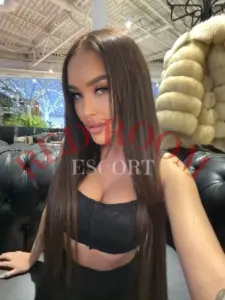 Эскортница Алика - грудь 3, рост 157 см, вес 49 кг, цвет волос Брюнетки, этничность Европейская