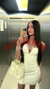 Эскортница Рокси - грудь 3, рост 170 см, вес 52 кг, цвет волос Русые