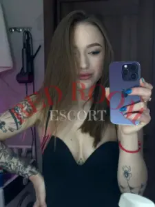 Эскортница Регина - грудь 2, рост 170 см, вес 59 кг, цвет волос Русые