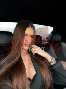 Эскортница Рокси - грудь 3, рост 170 см, вес 52 кг, цвет волос Русые