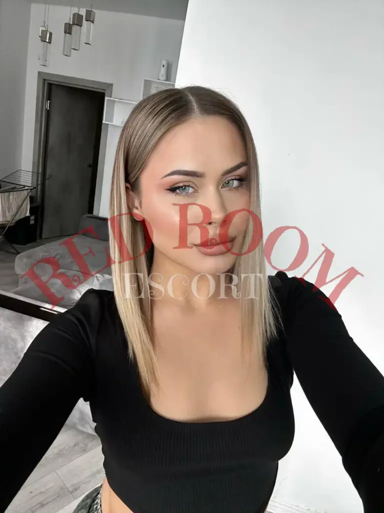 Эскортница Мариша - грудь 2, рост 170 см, вес 58 кг, цвет волос Шатенки