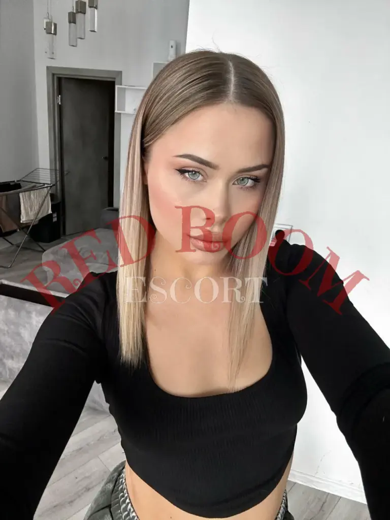 Эскортница Мариша - грудь 2, рост 170 см, вес 58 кг, цвет волос Шатенки