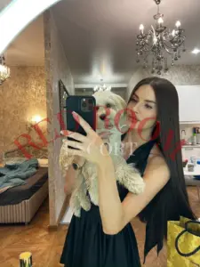 Эскортница Рокси - грудь 3, рост 170 см, вес 52 кг, цвет волос Русые