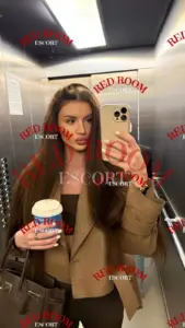 Эскортница Рокси - грудь 3, рост 170 см, вес 52 кг, цвет волос Русые