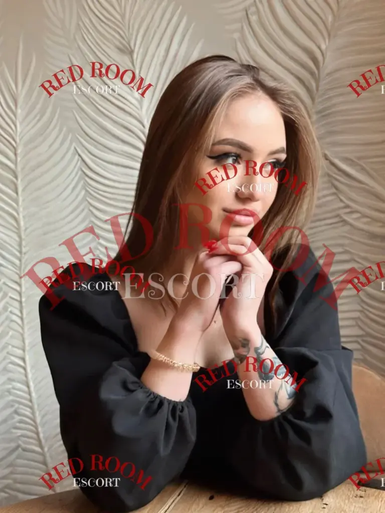 Эскортница Регина - грудь 2, рост 170 см, вес 59 кг, цвет волос Русые