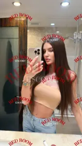 Эскортница Рокси - грудь 3, рост 170 см, вес 52 кг, цвет волос Русые