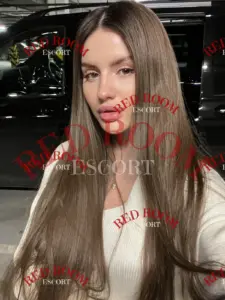 Эскортница Рокси - грудь 3, рост 170 см, вес 52 кг, цвет волос Русые