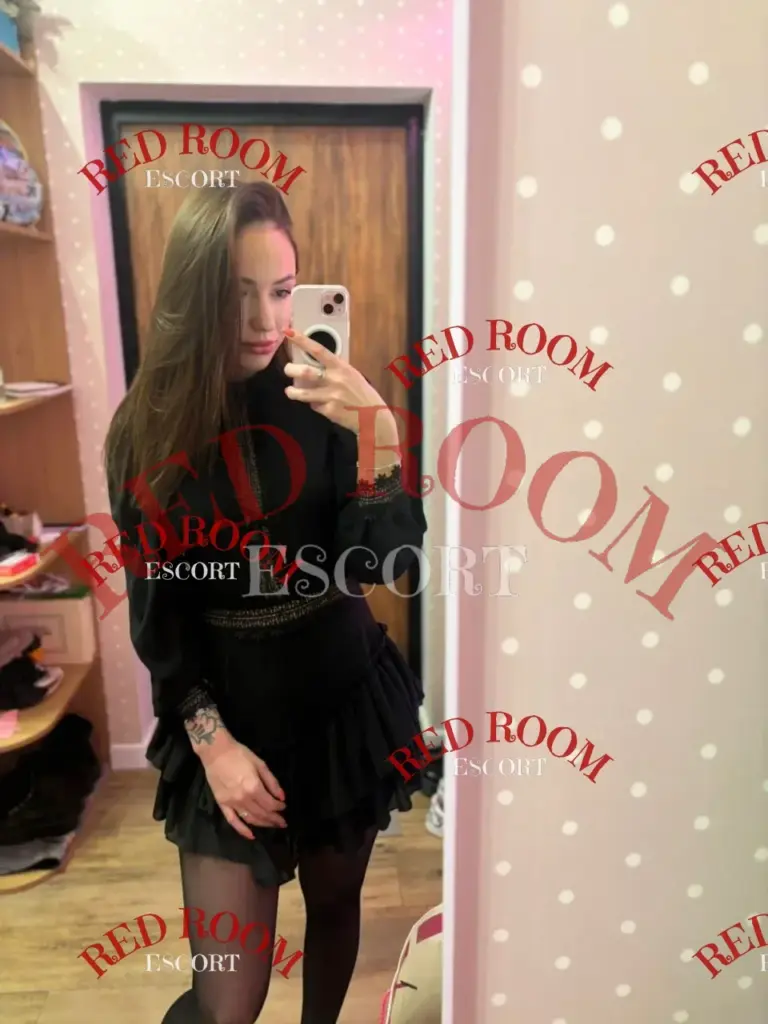 Эскортница Регина - грудь 2, рост 170 см, вес 59 кг, цвет волос Русые
