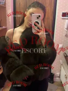 Эскортница Регина - грудь 2, рост 170 см, вес 59 кг, цвет волос Русые