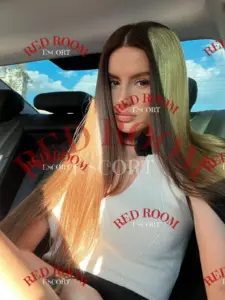 Эскортница Рокси - грудь 3, рост 170 см, вес 52 кг, цвет волос Русые