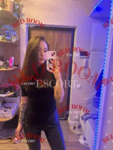 Эскортница Регина - грудь 2, рост 170 см, вес 59 кг, цвет волос Русые