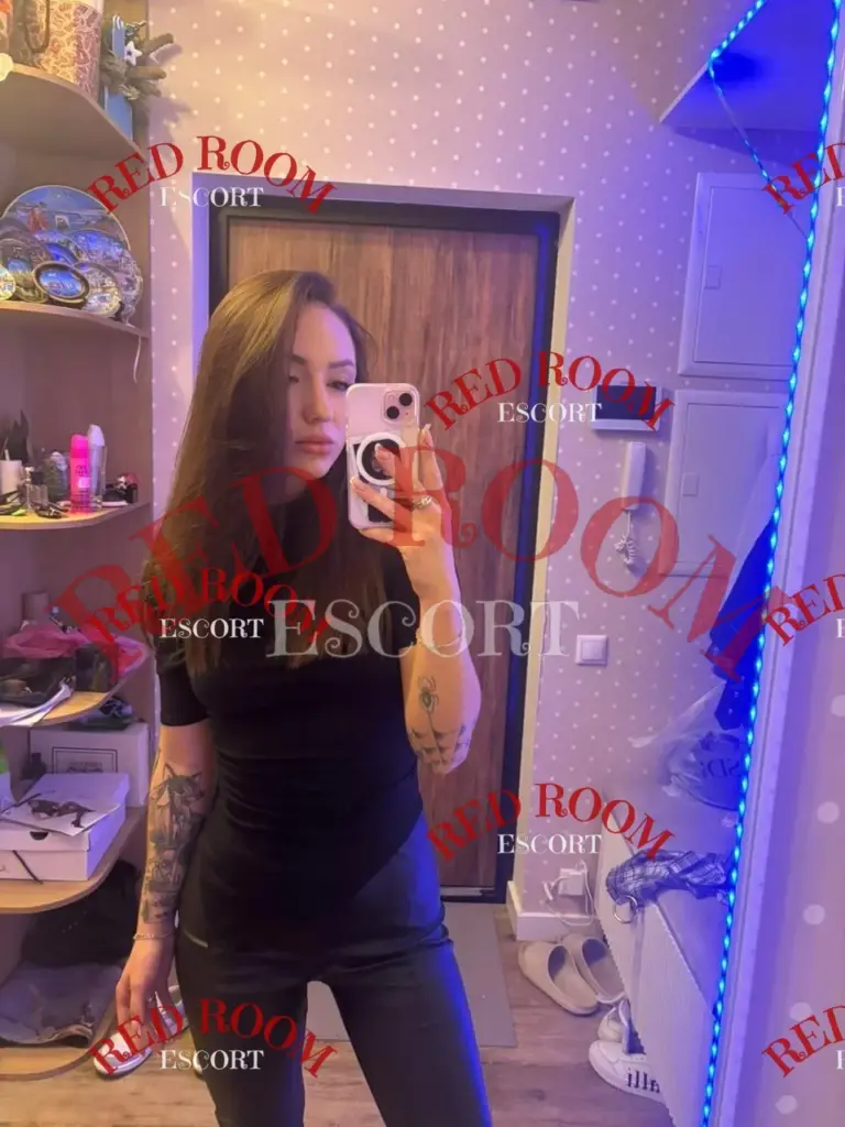 Эскортница Регина - грудь 2, рост 170 см, вес 59 кг, цвет волос Русые