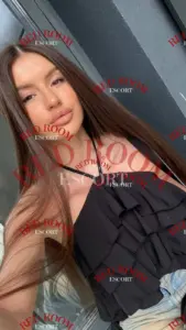 Эскортница Рокси - грудь 3, рост 170 см, вес 52 кг, цвет волос Русые