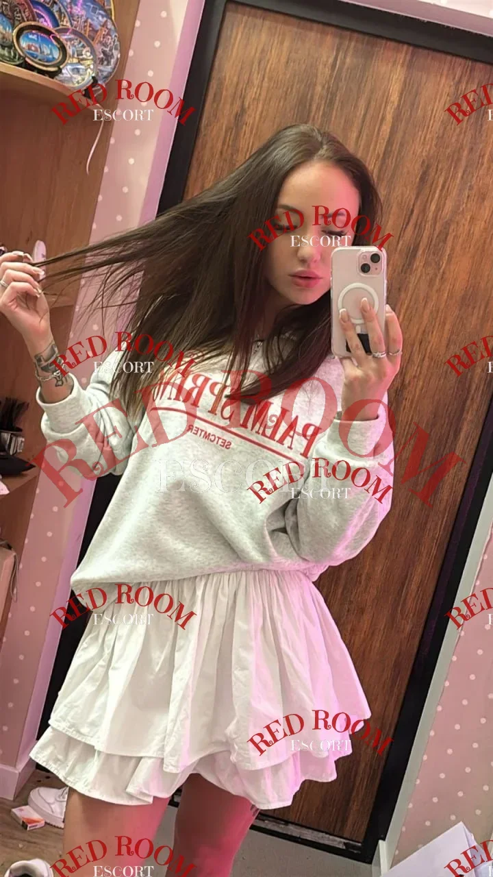 Эскортница Регина - грудь 2, рост 170 см, вес 59 кг, цвет волос Русые