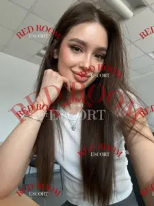 Эскортница Рокси - грудь 3, рост 170 см, вес 52 кг, цвет волос Русые
