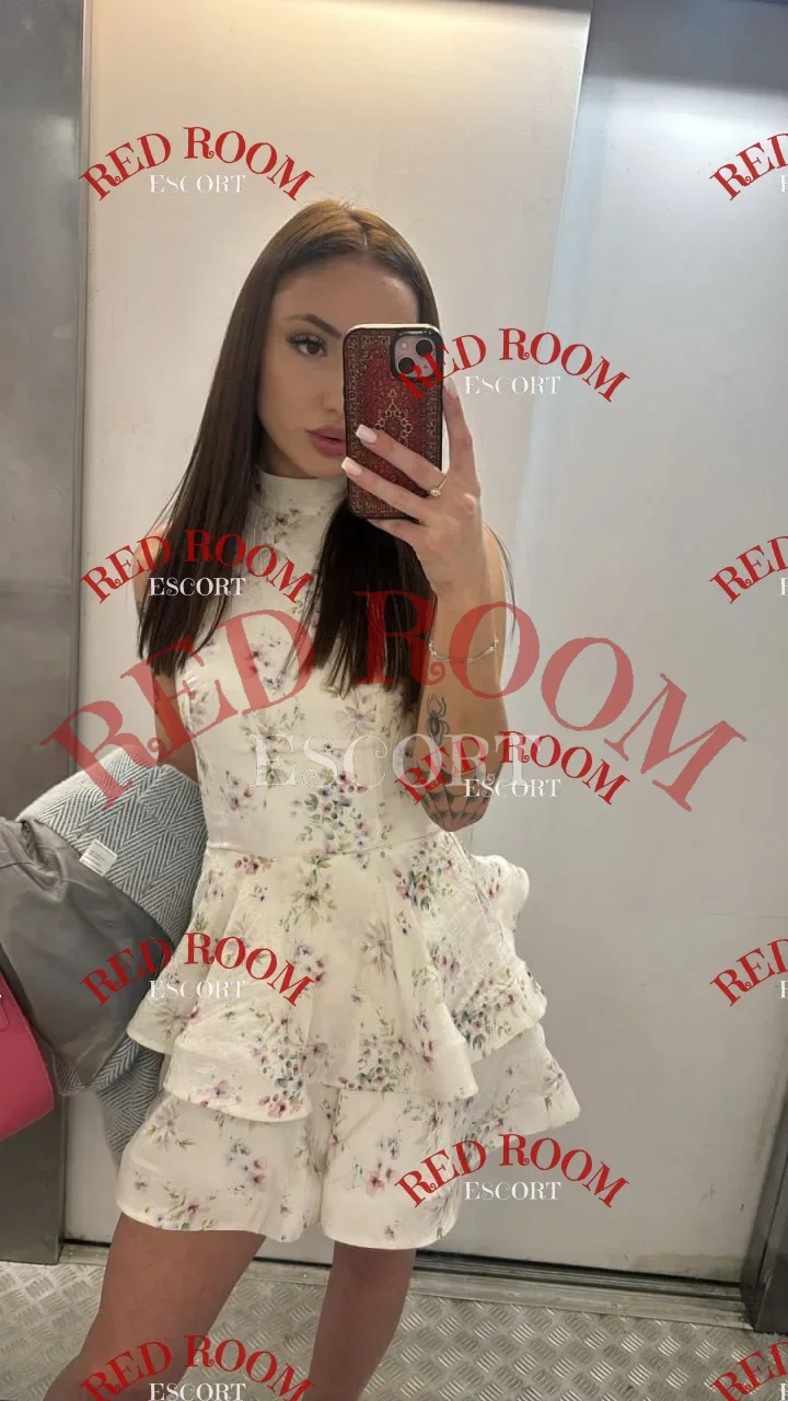 Эскортница Регина - грудь 2, рост 170 см, вес 59 кг, цвет волос Русые